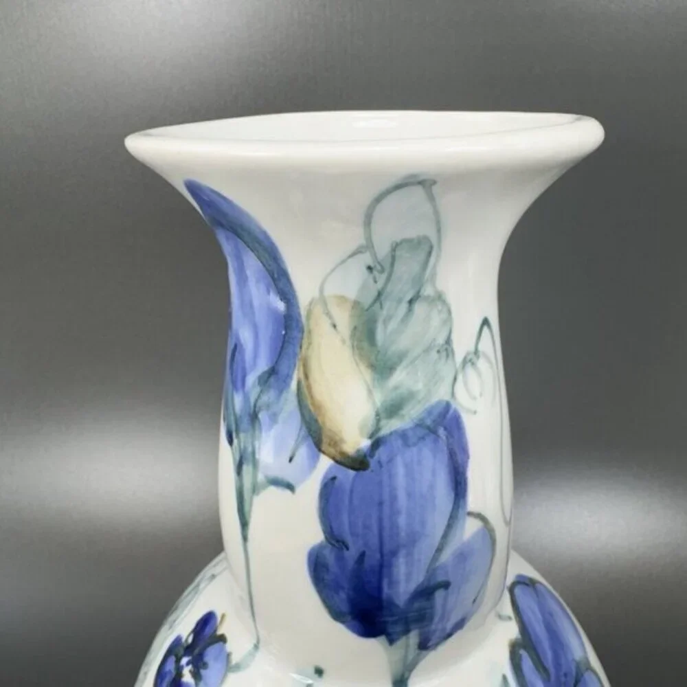 Vintage‎ Hand Made Studio Art Pottery Vase Vessel Bottle Artist Signed EZ Vase